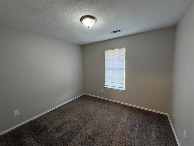 Building Photo - 808 W Elder Dr