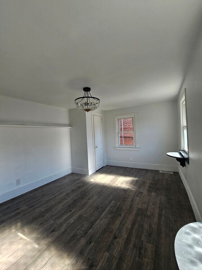 Building Photo - 513 Poplar St