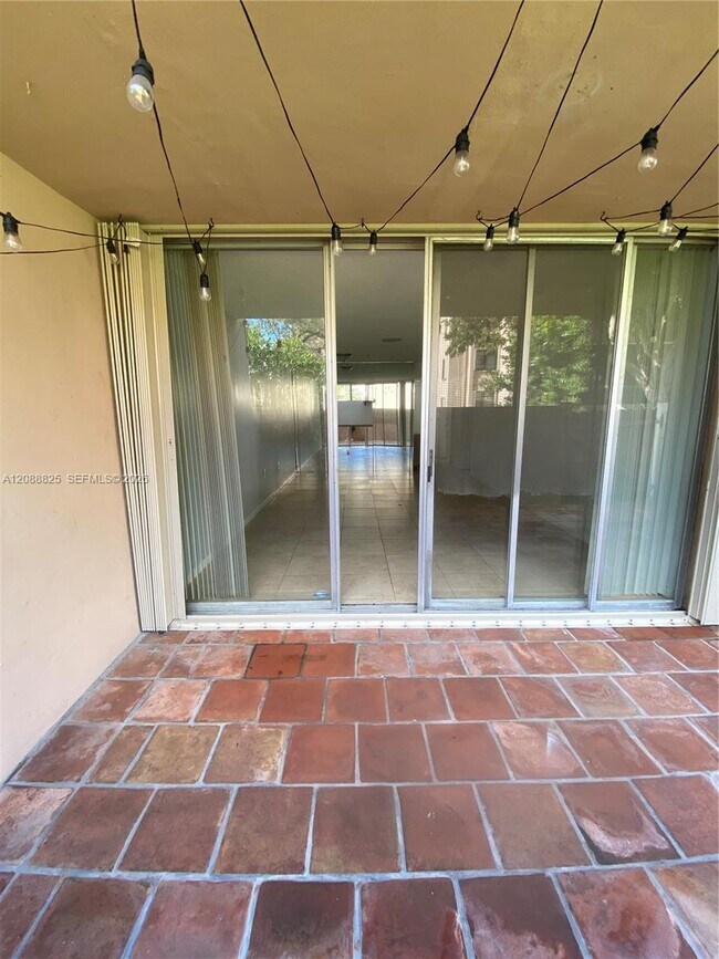 Building Photo - 10625 SW 112th Ave