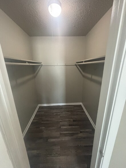 Building Photo - 531 Bedford Rd