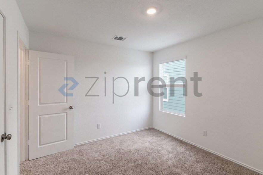 Building Photo - Unit