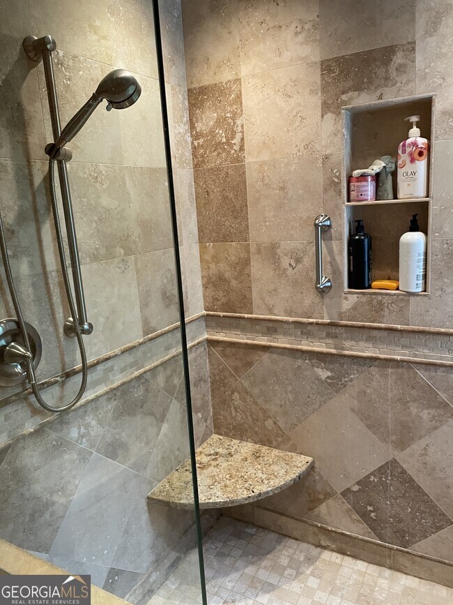 Building Photo - 3666 Lakewood Ct