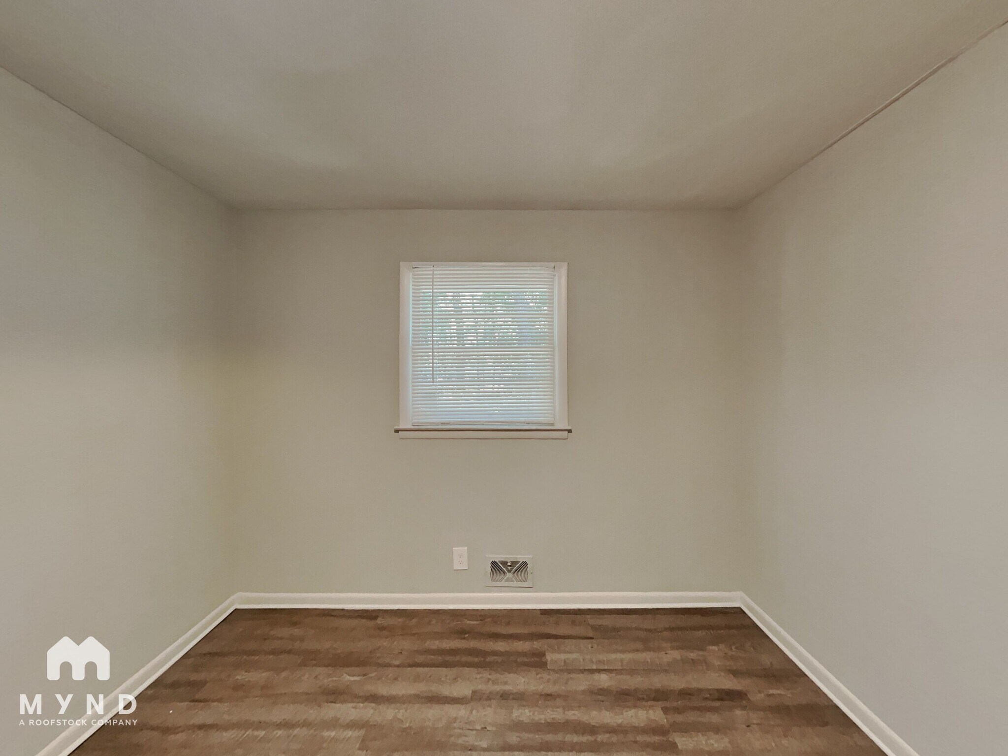 Building Photo - 2731 Carriage Ln