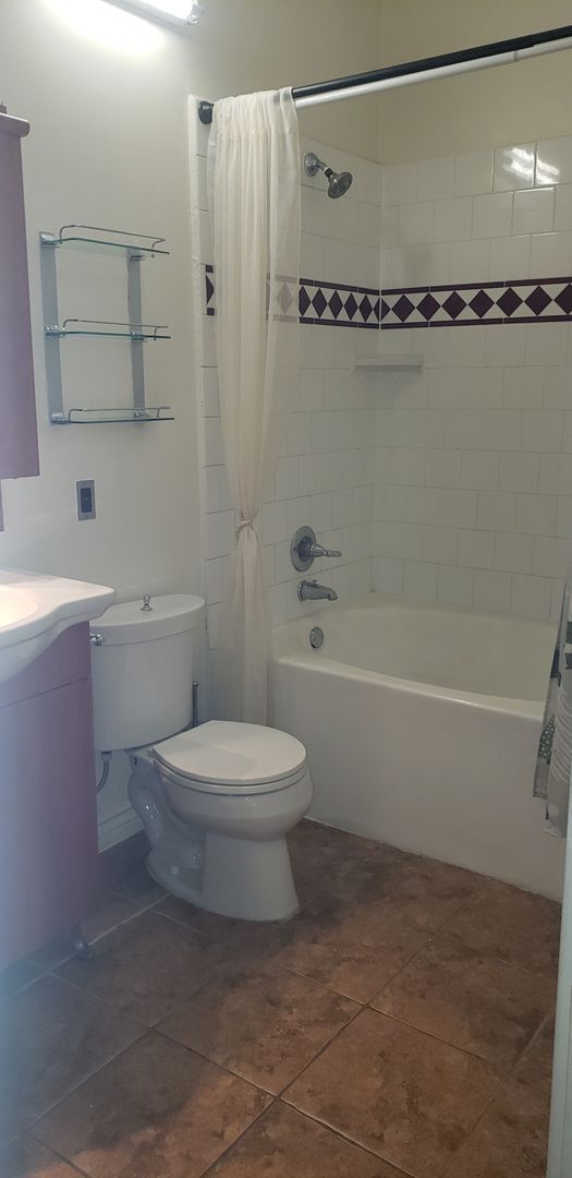 Building Photo - Awesome 1 Bedroom 1 bath unit Downtown LA