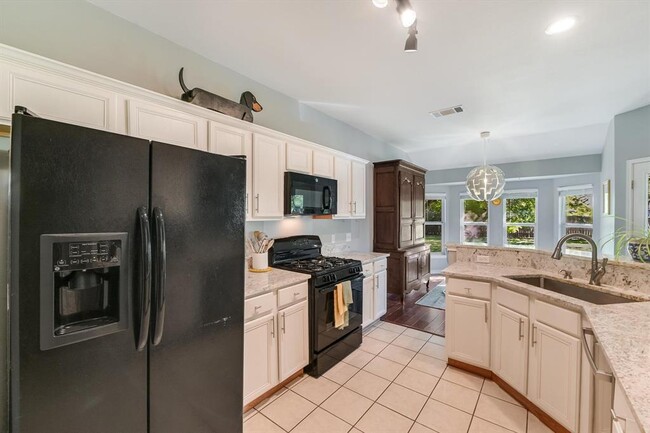 Building Photo - 802 Lantana Dr