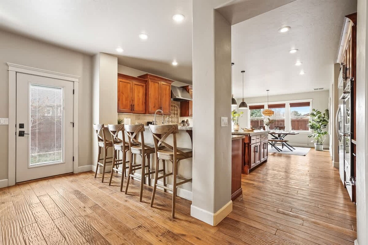 Building Photo - 611 E San Pedro St