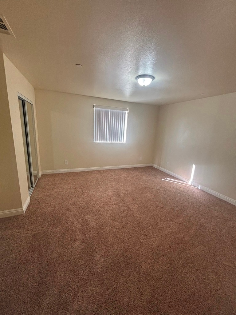 Building Photo - 1011 E 56th St