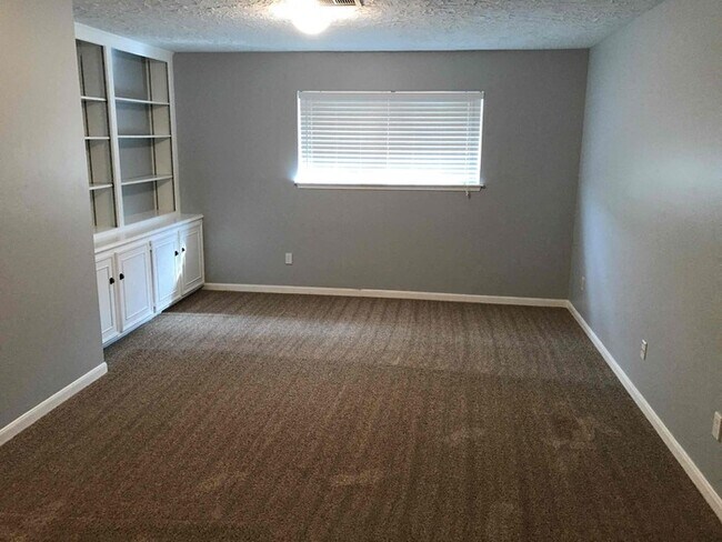 Building Photo - 11715 Parkriver Dr