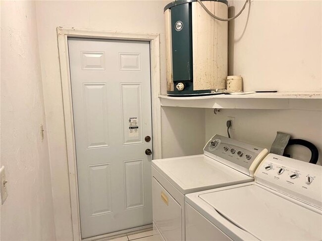 Building Photo - 1329 NW 8th Ave