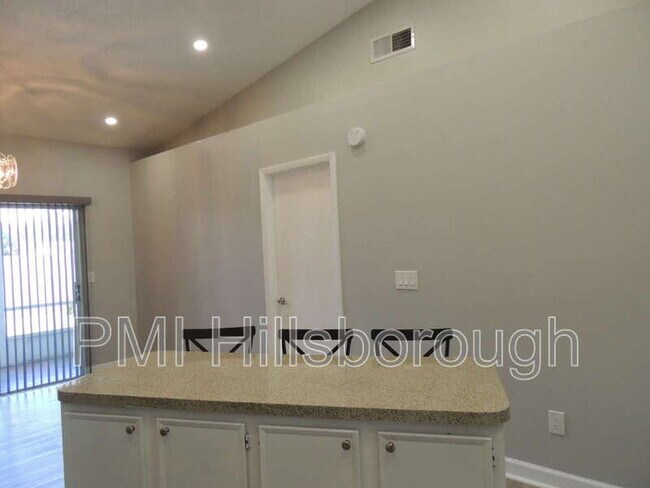 Building Photo - 944 Burlwood St