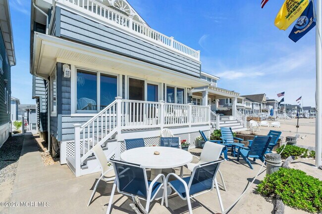 Building Photo - 419 Beach Front
