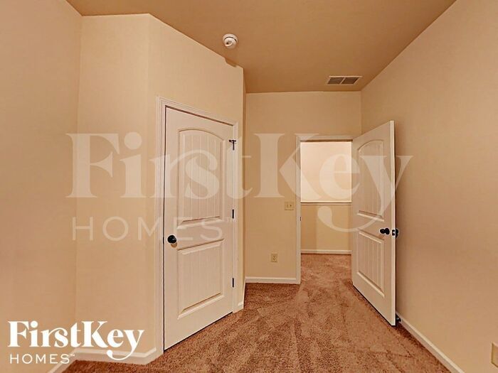 Building Photo - 8030 Gracen Dr