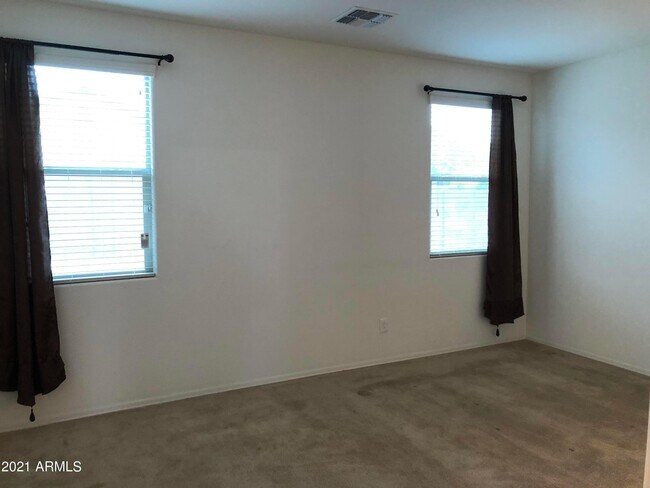 Building Photo - 8457 N 61st Ln