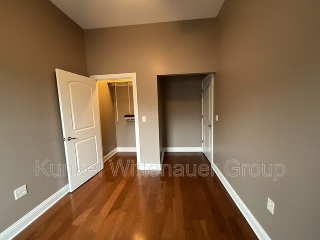 Building Photo - 409 W Washington St