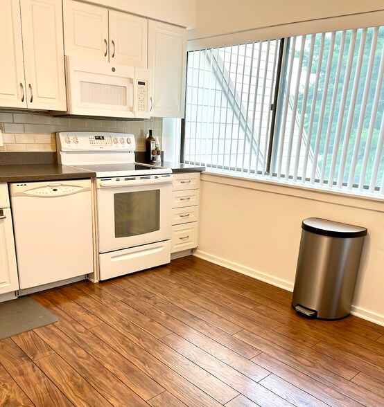Kitchen - 85 Viscount Dr