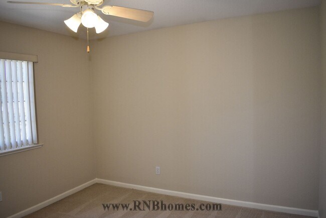 Building Photo - 2400 Carr Ct