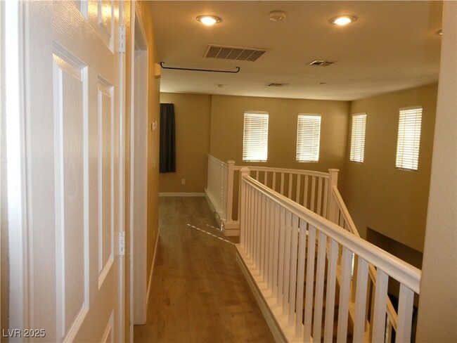 Building Photo - 941 Medina De Leon Ave