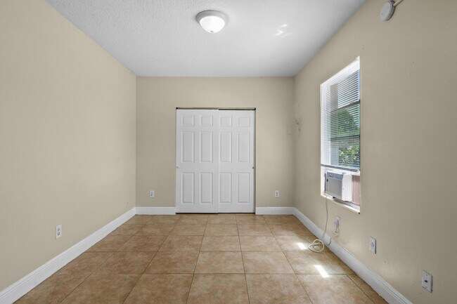 Building Photo - 3721 Henry Ave