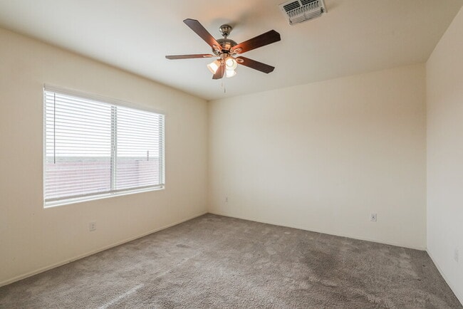 Building Photo - 11208 S Weismann Dr