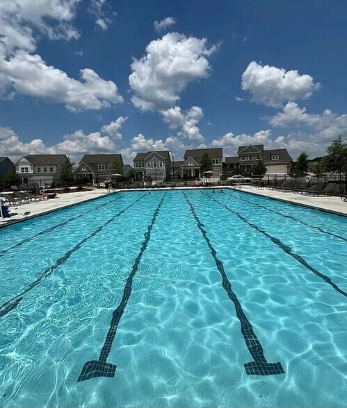 Building Photo - 913 Colton Dr