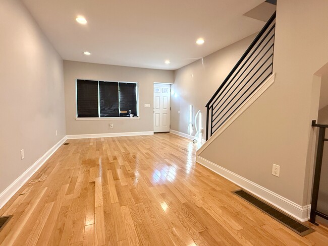 Building Photo - 2535 S Sartain St