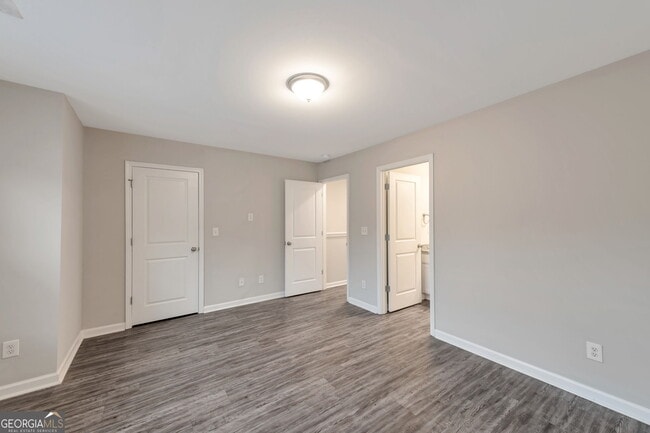 Building Photo - 320 Ashigan St