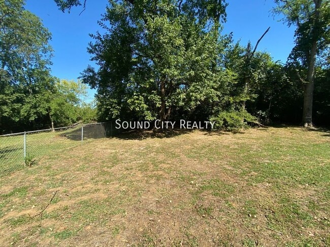 Building Photo - 3232 Hinkle-