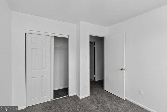 Building Photo - 14949 Enterprise Ln