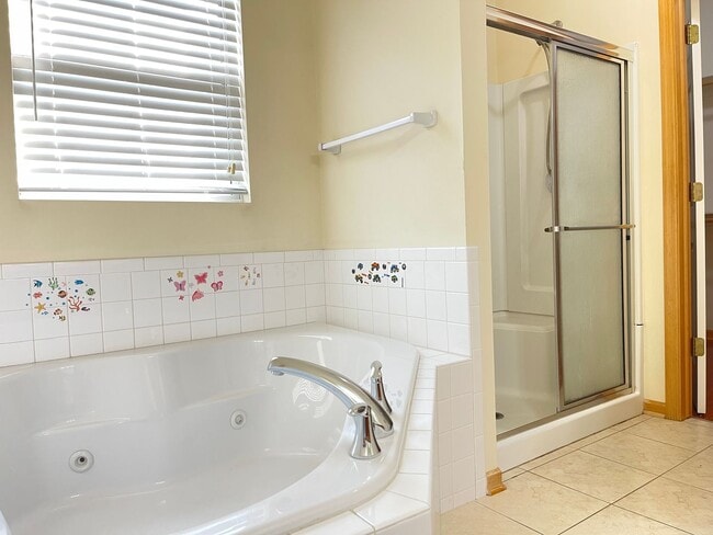 Building Photo - Move-in Special offer!!! Stunning 5 bedroo...