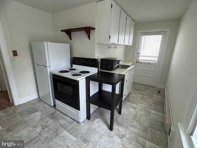 Building Photo - 41 E Patrick St