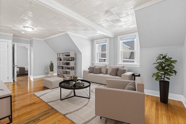 Building Photo - 104 OAK St