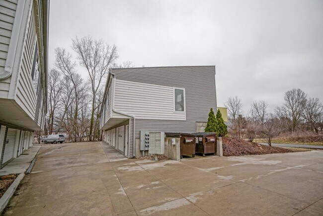 Building Photo - 3048 Anderberg Dr