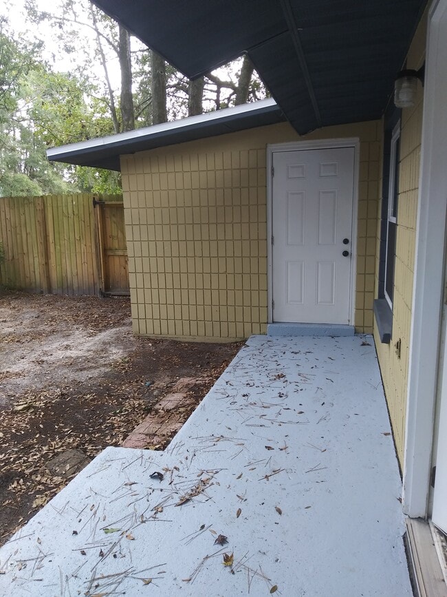 Building Photo - 1825 SW 67th Terrace
