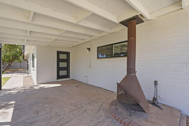 Building Photo - 6819 E Paradise Pkwy