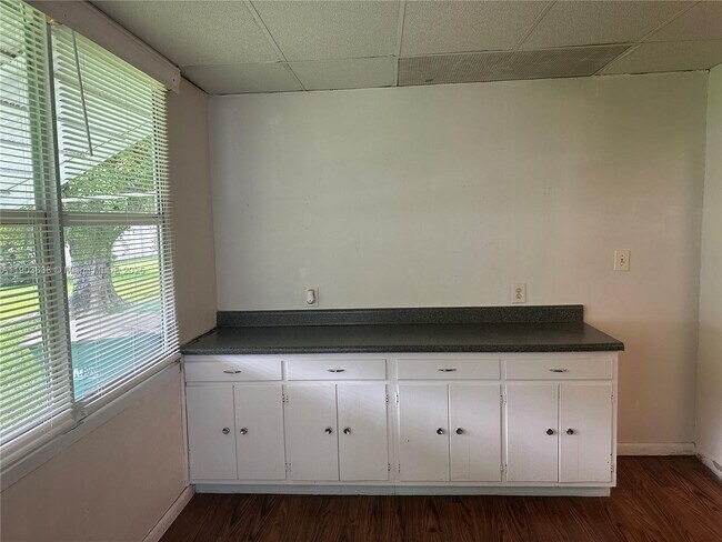 Building Photo - 8308 NW 57th Ct