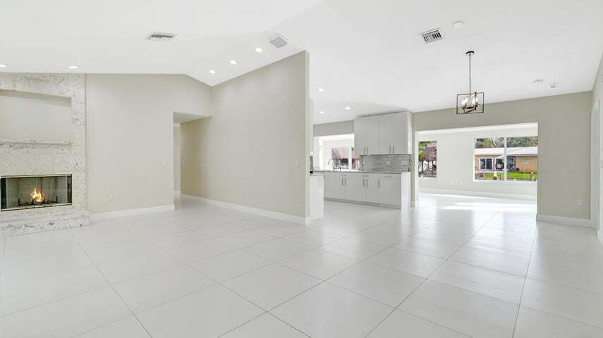 Building Photo - 1412 NE 53rd Ct