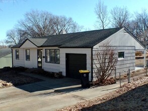 Building Photo - Spacious 4 bedrooms and 3 baths with vanity off 90th & Wornall Road in sought out WALDO AREA near...