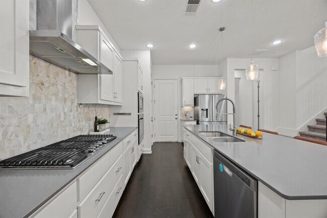Building Photo - 5305 Mandevilla Dr
