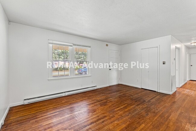 Building Photo - 4 Bedroom Home in Blackstone!