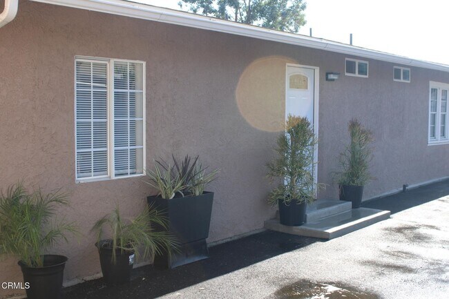 Building Photo - 10031 Marcus Ave