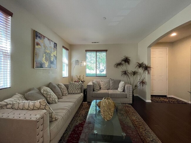 Building Photo - Spacious 5-Bedroom Retreat in Fallbrook’s ...