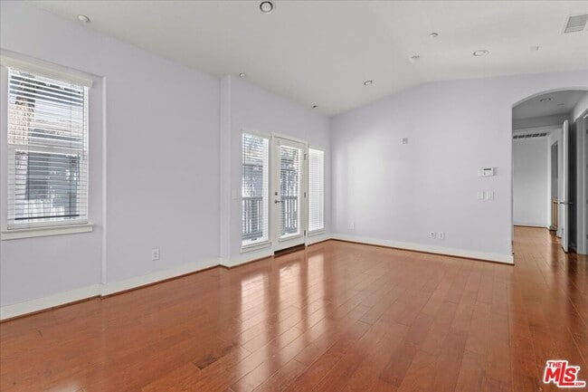 Building Photo - 6010 S Celedon Creek