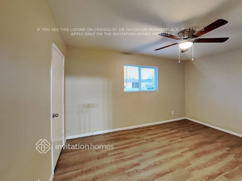 Building Photo - 1816 S Parkside Dr
