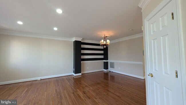 Building Photo - 42681 Rolling Rock Square