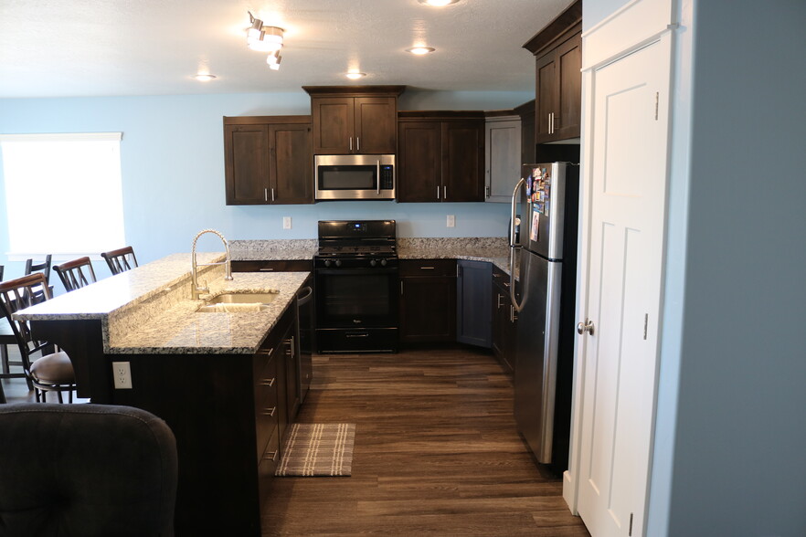 Kitchen - 287 W 20 N