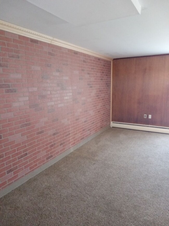 Building Photo - 3BR 1.5 bath twin in LANSDALE!