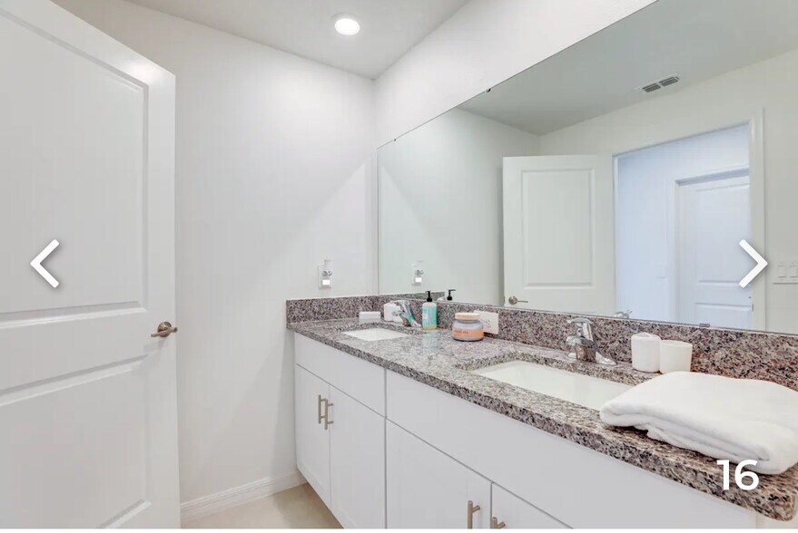 Building Photo - 2579 Sunray Venus Way