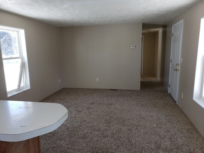 Building Photo - 3 Bed, 2 bath manufactured home in Egin!