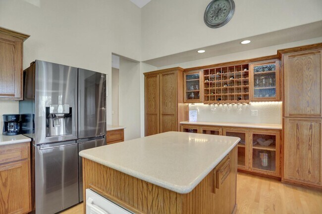 Building Photo - 10503 E Meadow Run
