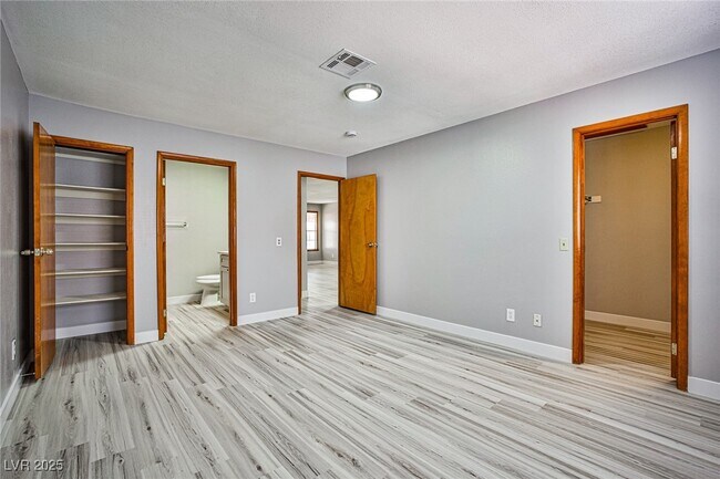 Building Photo - 6649 W Tropicana Ave